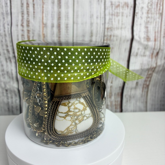 Mystery Treasure 12 oz Jar - Lot 0259 - Picture 4 of 7